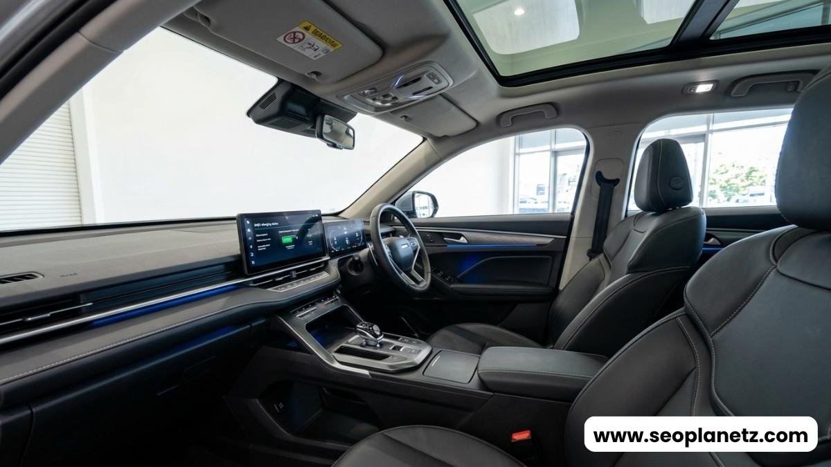 Haval H6 PHEV AWD 2026 interior featuring 14.6-inch rotating touchscreen and Nappa leather seats